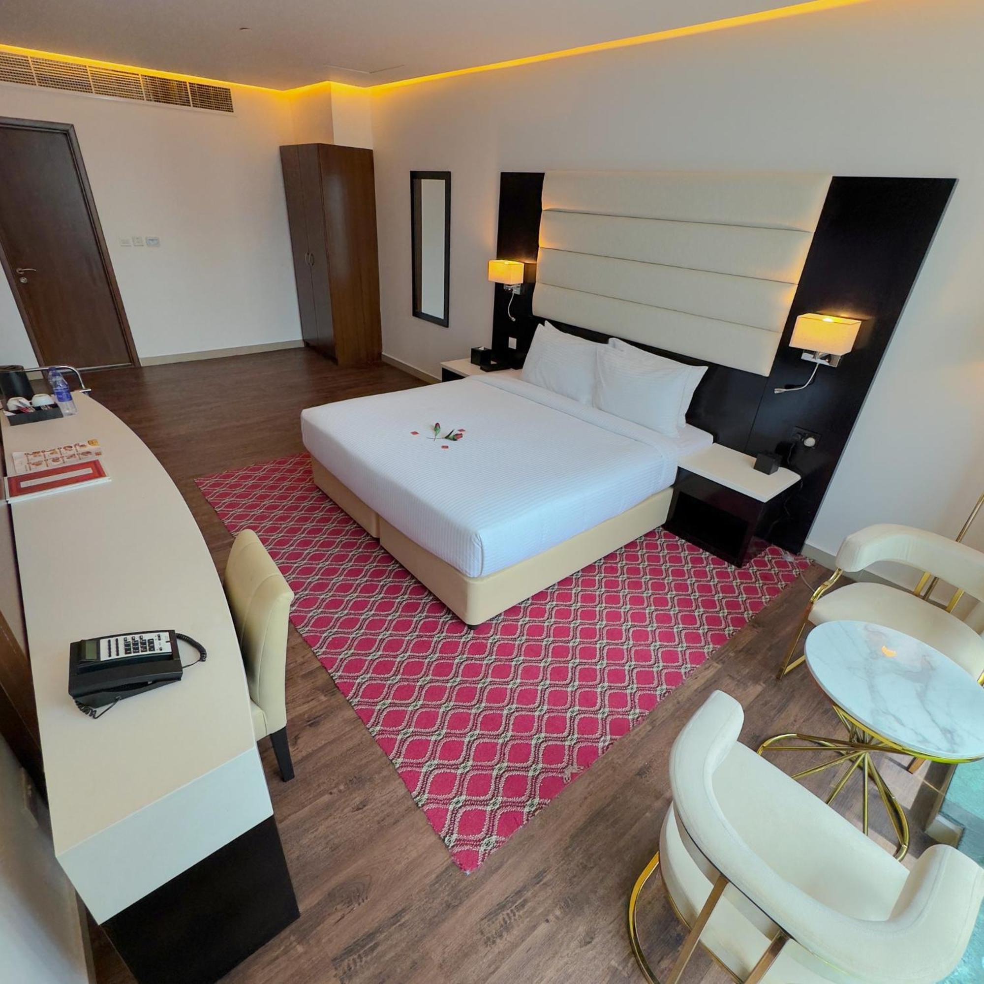 Sunday Mega Hotel Sheikh Zayed Road Near Difc Formerly Emirates Grand Hotel Dubai Exterior photo
