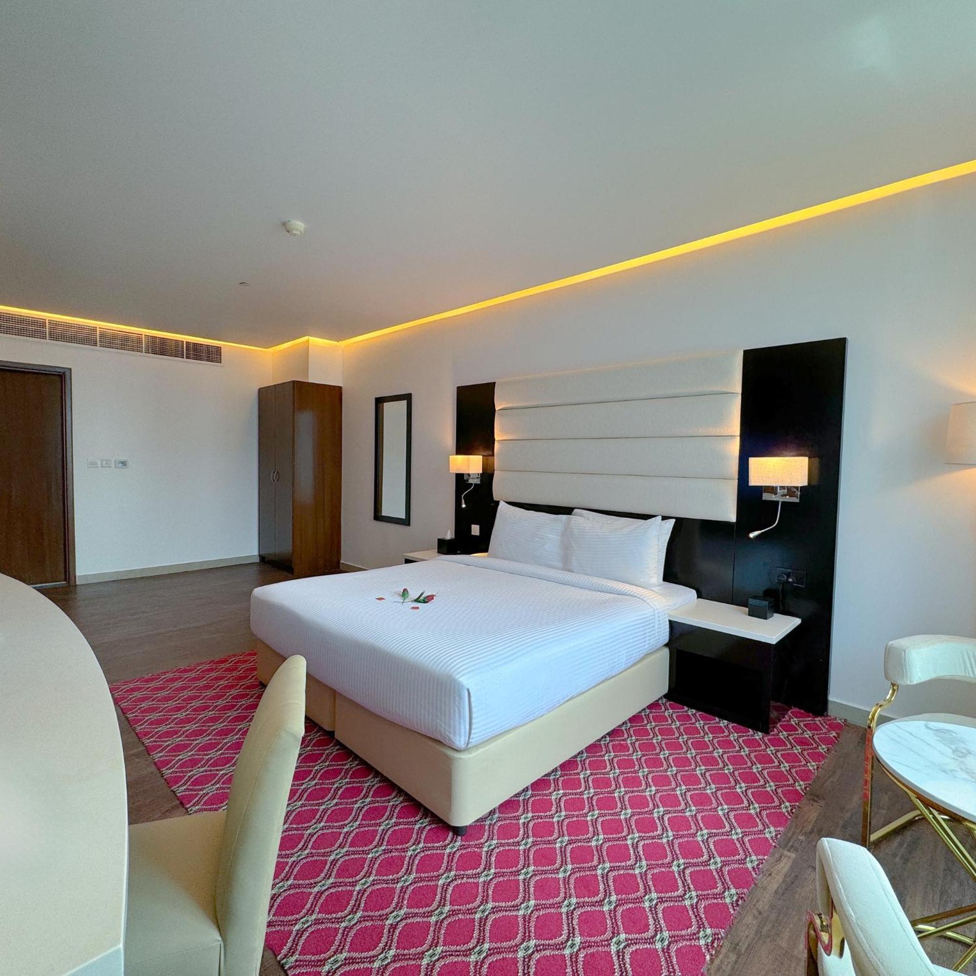 Sunday Mega Hotel Sheikh Zayed Road Near Difc Formerly Emirates Grand Hotel Dubai Exterior photo